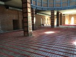 Здание новой Соборной мечети обнесено строительными лесами